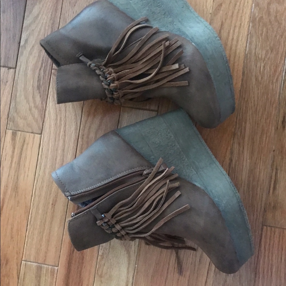 Boots with fringe.